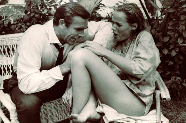 Шон Коннери и Урсула Андресс на съемках фильма «Доктор Но», 1962 год.