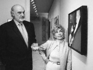 Коннери с женой Мишелин на выставке ее работ