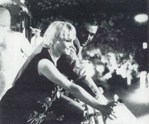 Шон Коннери со своей женой Дианой Силенто во время съемок «Шаровой молнии»