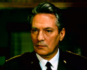  Генерал Нобиле (Питер Финч). Кадр из фильма «Красная палатка».