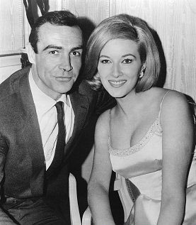 Шон Коннери  и Даниэла Бианчи, партнерша по фильму  «Из России с любовью»1963 год.